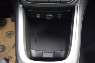 Jeep Avenger 1.2 turbo e-hybrid mhev Upland 4xe 145cv edct6 (13)