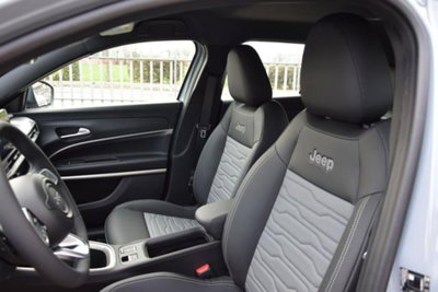 Jeep Avenger 1.2 turbo e-hybrid mhev Upland 4xe 145cv edct6 (19)