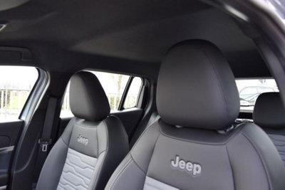 Jeep Avenger 1.2 turbo e-hybrid mhev Upland 4xe 145cv edct6 (20)