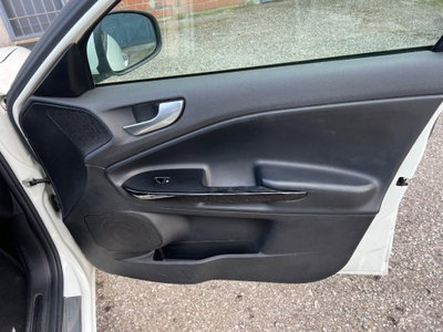Alfa Romeo Giulietta 1.6 JTDm-2 Giulietta (13)