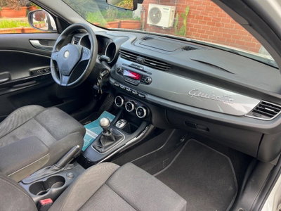 Alfa Romeo Giulietta 1.6 JTDm-2 Giulietta (14)