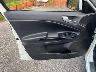 Alfa Romeo Giulietta 1.6 JTDm-2 Giulietta (17)