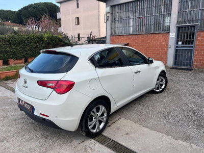 Alfa Romeo Giulietta 1.6 JTDm-2 Giulietta (4)