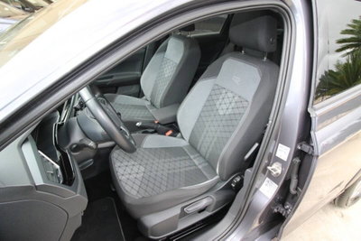 Volkswagen Taigo 1.0 TSI 110 CV DSG R-Line (15)