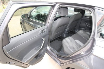 Volkswagen Taigo 1.0 TSI 110 CV DSG R-Line (17)