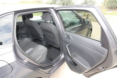 Volkswagen Taigo 1.0 TSI 110 CV DSG R-Line (18)
