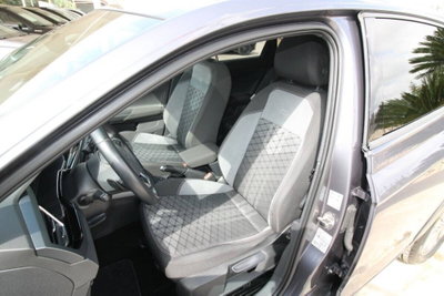 Volkswagen Taigo 1.0 TSI 110 CV DSG R-Line (15)