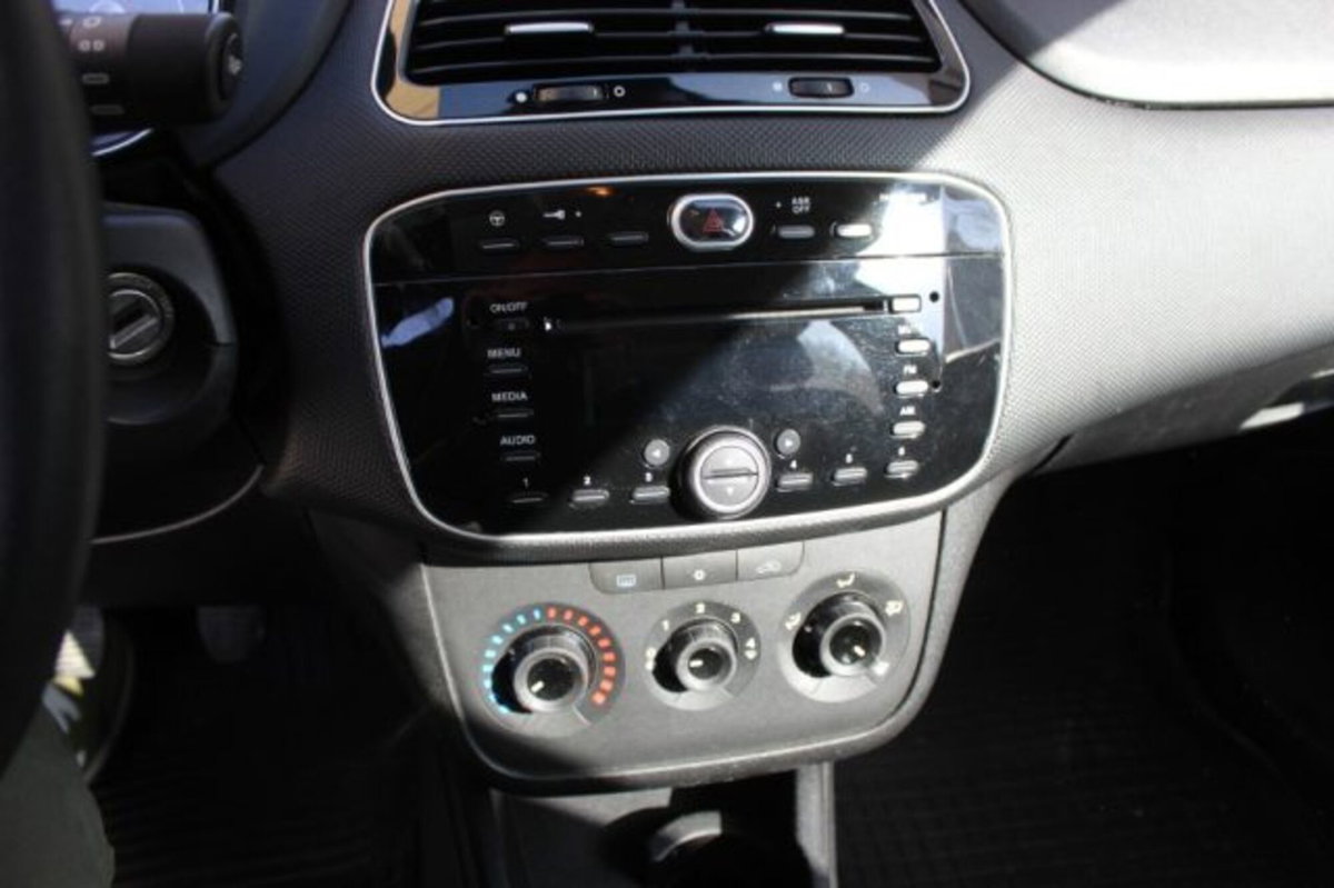Fiat Punto 1.2 8V 5 porte Street (8)
