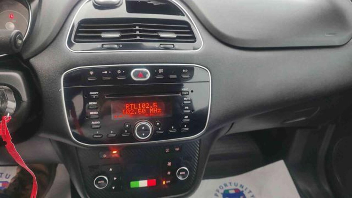 Fiat Punto 1.4 S&S 8V 3 porte Lounge (13)