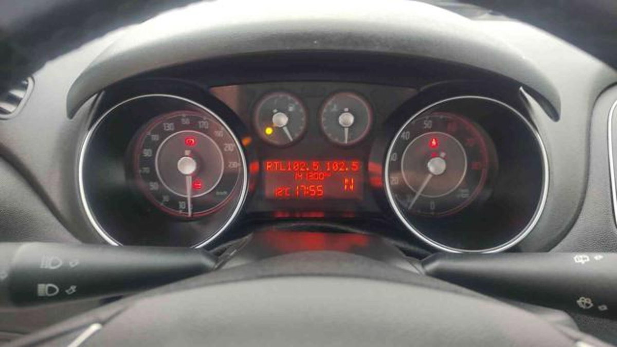 Fiat Punto 1.4 S&S 8V 3 porte Lounge (16)