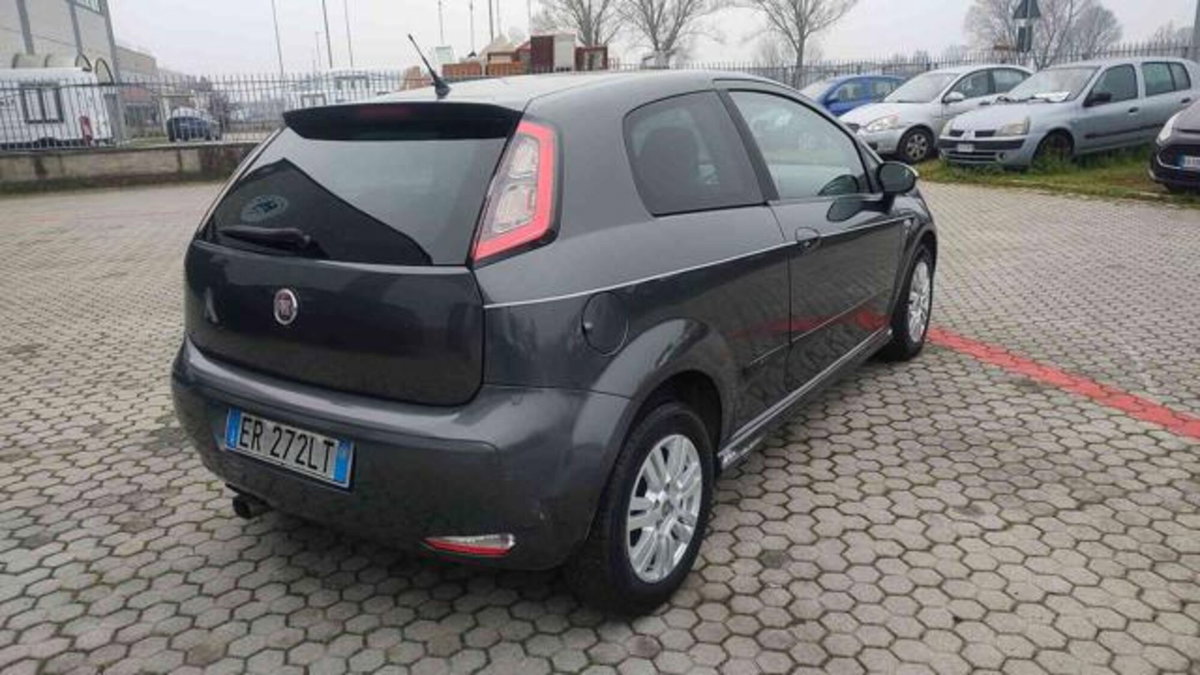 Fiat Punto 1.4 S&S 8V 3 porte Lounge (5)