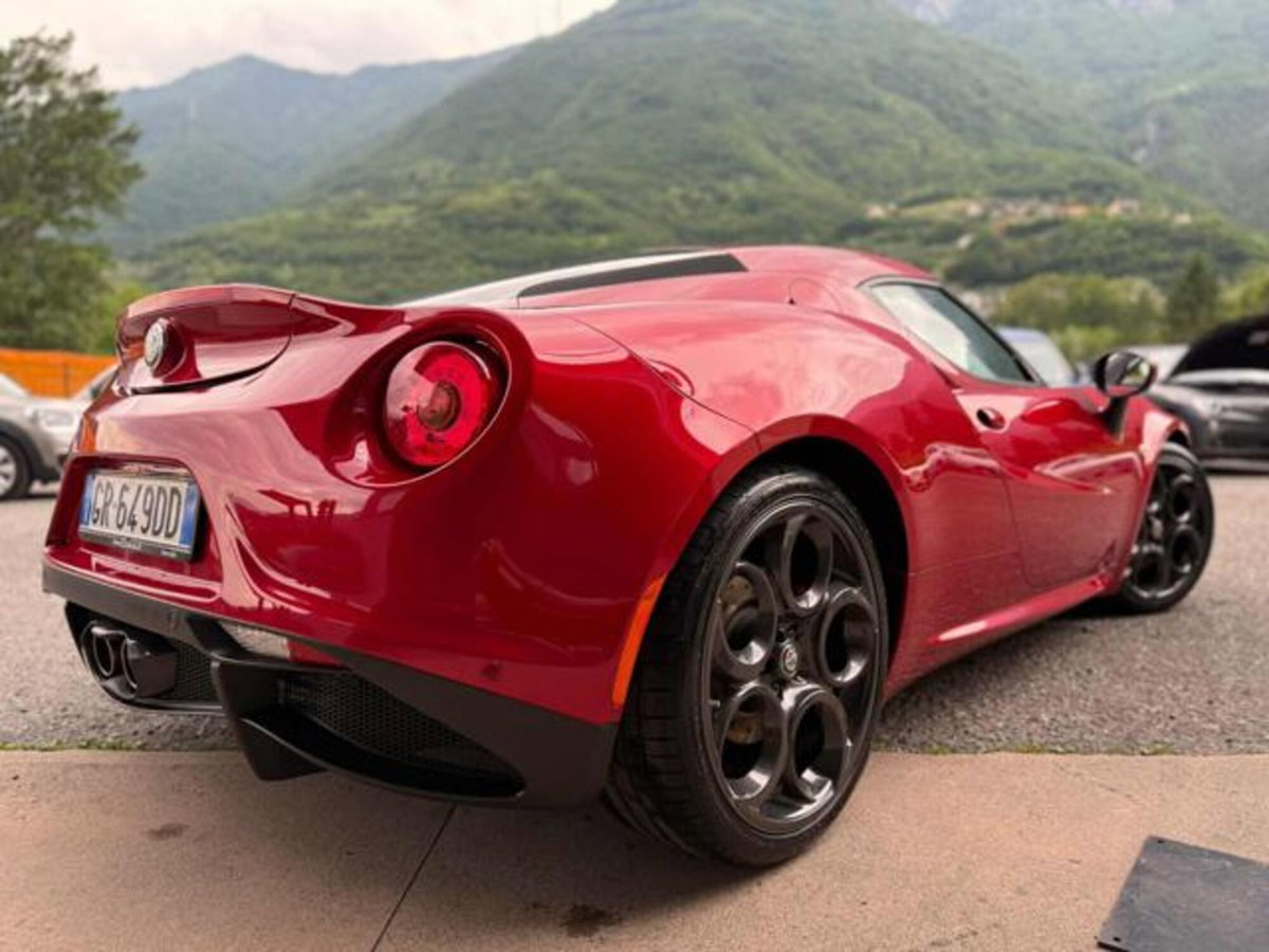 Alfa Romeo 4C Coupé 4C 1750 TBi (4)