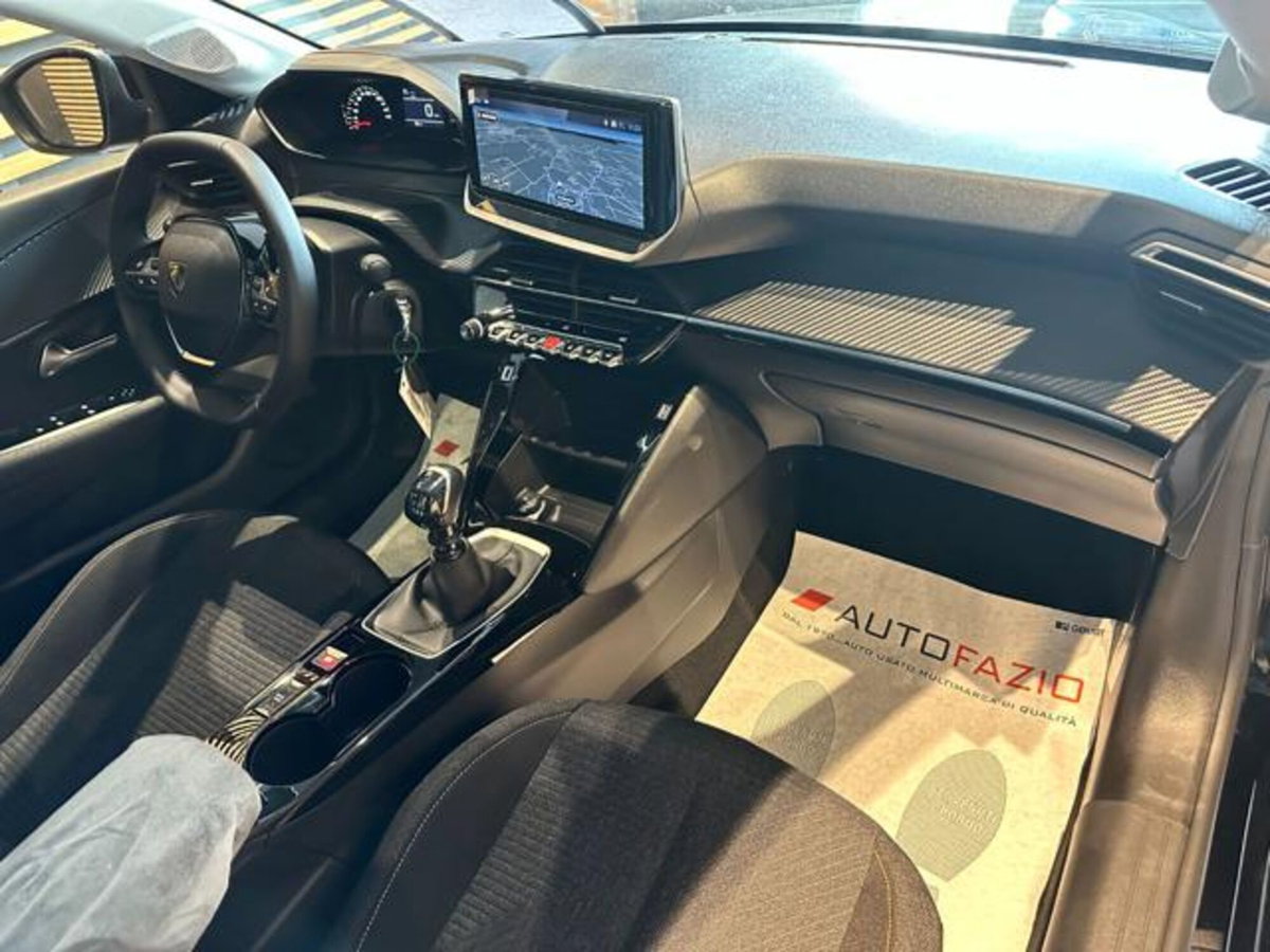Peugeot 208 1.2 turbo Business 100cv (14)