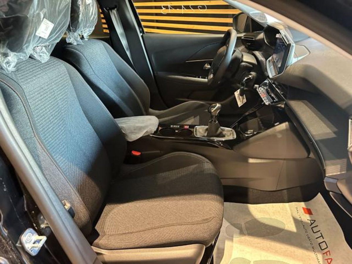 Peugeot 208 1.2 turbo Business 100cv (15)