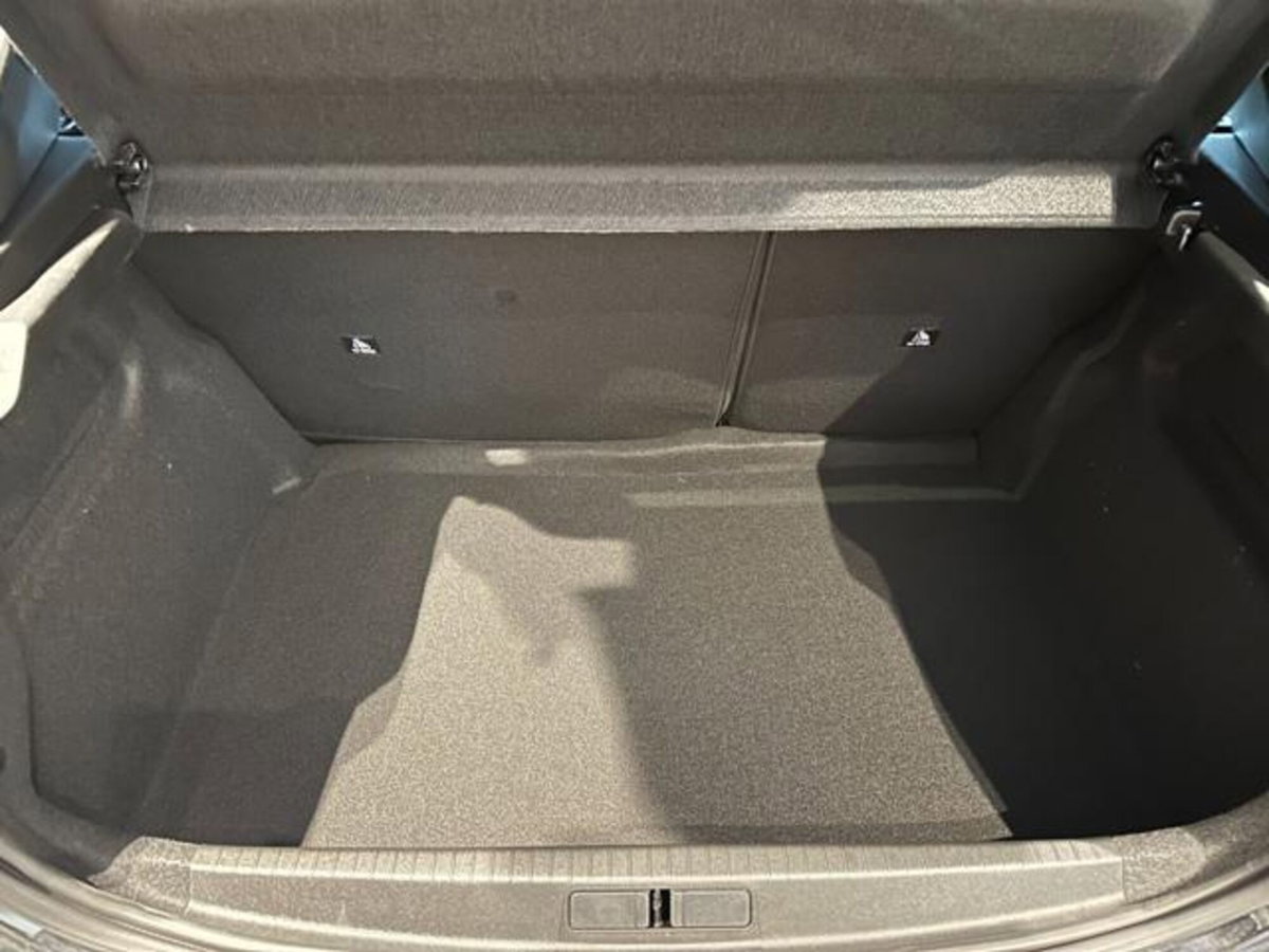 Peugeot 208 1.2 turbo Business 100cv (17)
