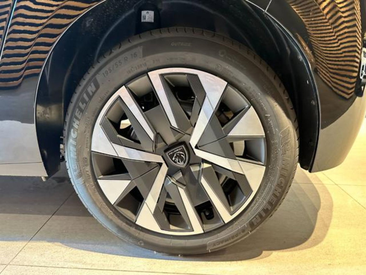 Peugeot 208 1.2 turbo Business 100cv (6)