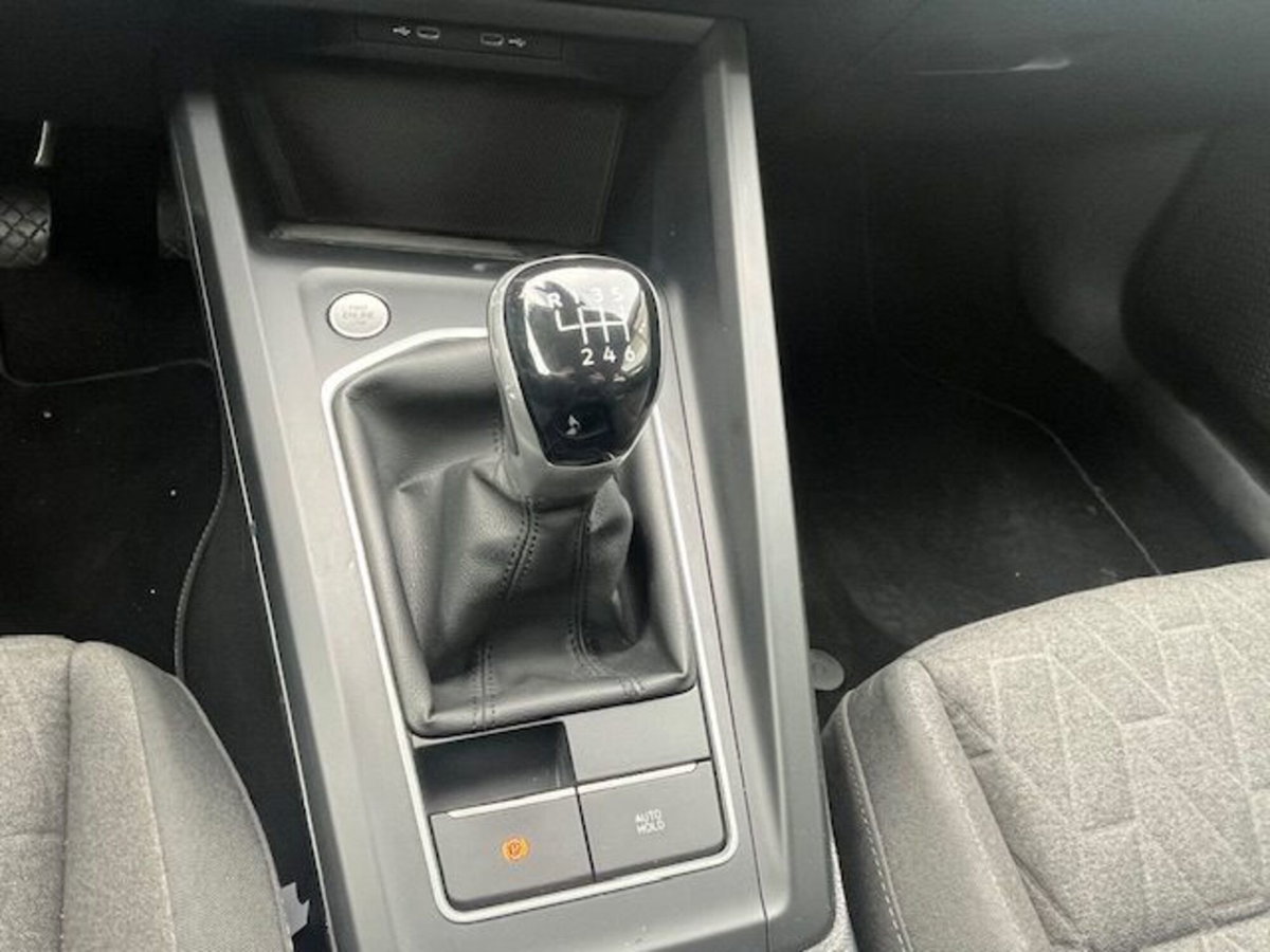 Volkswagen Golf 2.0 TDI SCR Life (13)