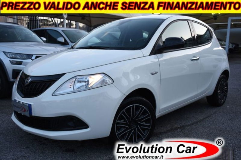 Lancia Ypsilon 1.0 FireFly 5 porte S&S Hybrid Ecochic Silver