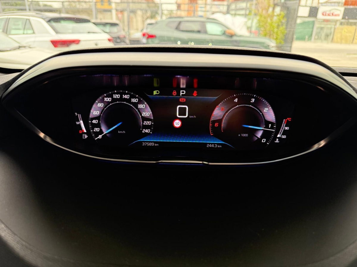 Peugeot 3008 BlueHDi 130 S&S EAT8 GT Pack (17)