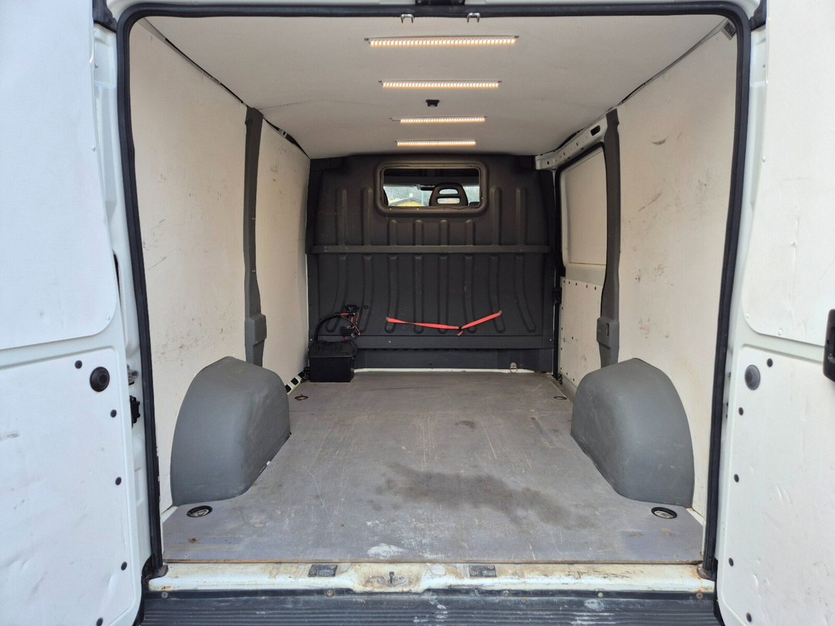 Peugeot Boxer Furgone 330 2.0 BlueHDi 130CV PC-TN Furgone (8)