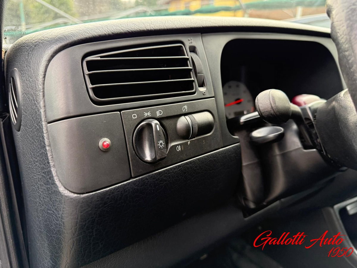 Volkswagen Golf Cabrio 1.6 cat Avantgarde (9)