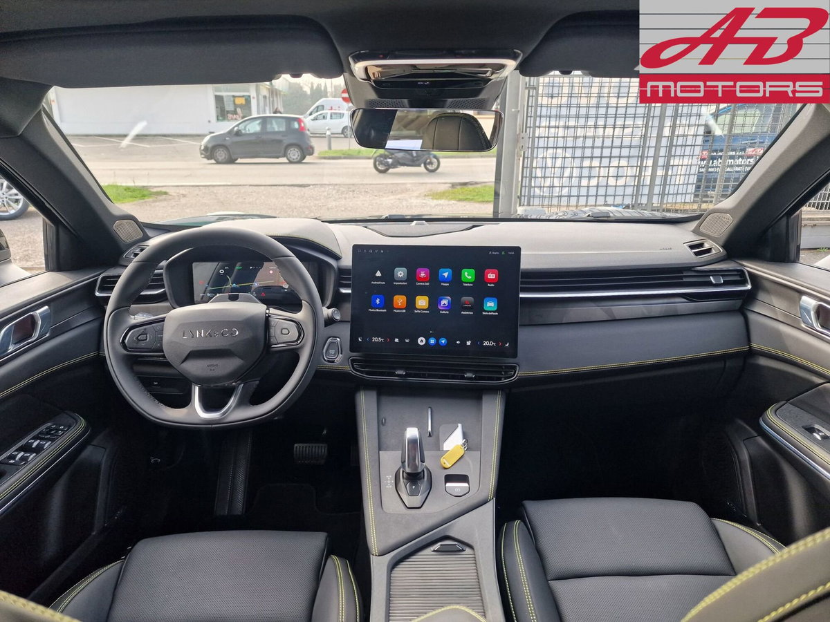 Lynk & Co 01 01 1.5 td phev Core auto (12)