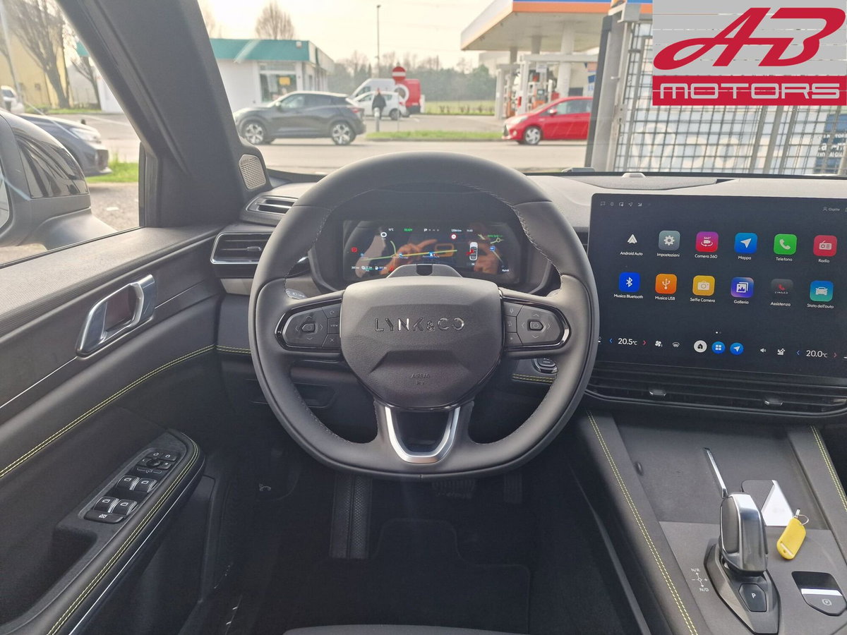 Lynk & Co 01 01 1.5 td phev Core auto (13)