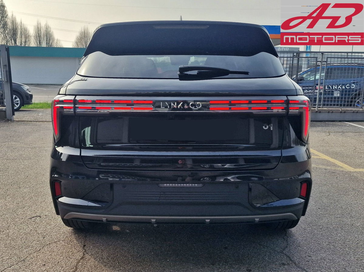 Lynk & Co 01 01 1.5 td phev Core auto (6)