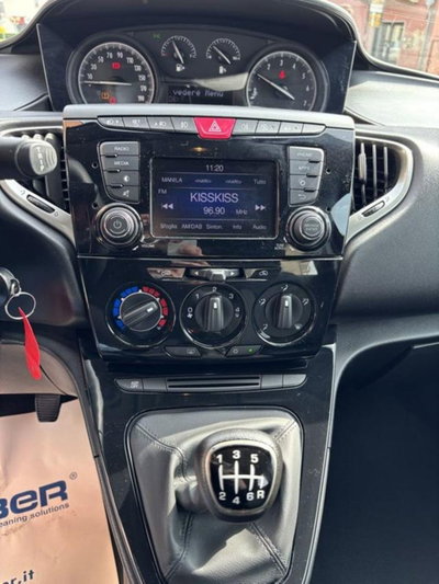 Lancia Ypsilon 1.0 FireFly 5 porte S&S Hybrid Ecochic Gold (11)