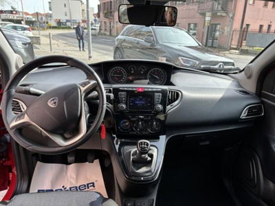 Lancia Ypsilon 1.0 FireFly 5 porte S&S Hybrid Ecochic Gold (8)