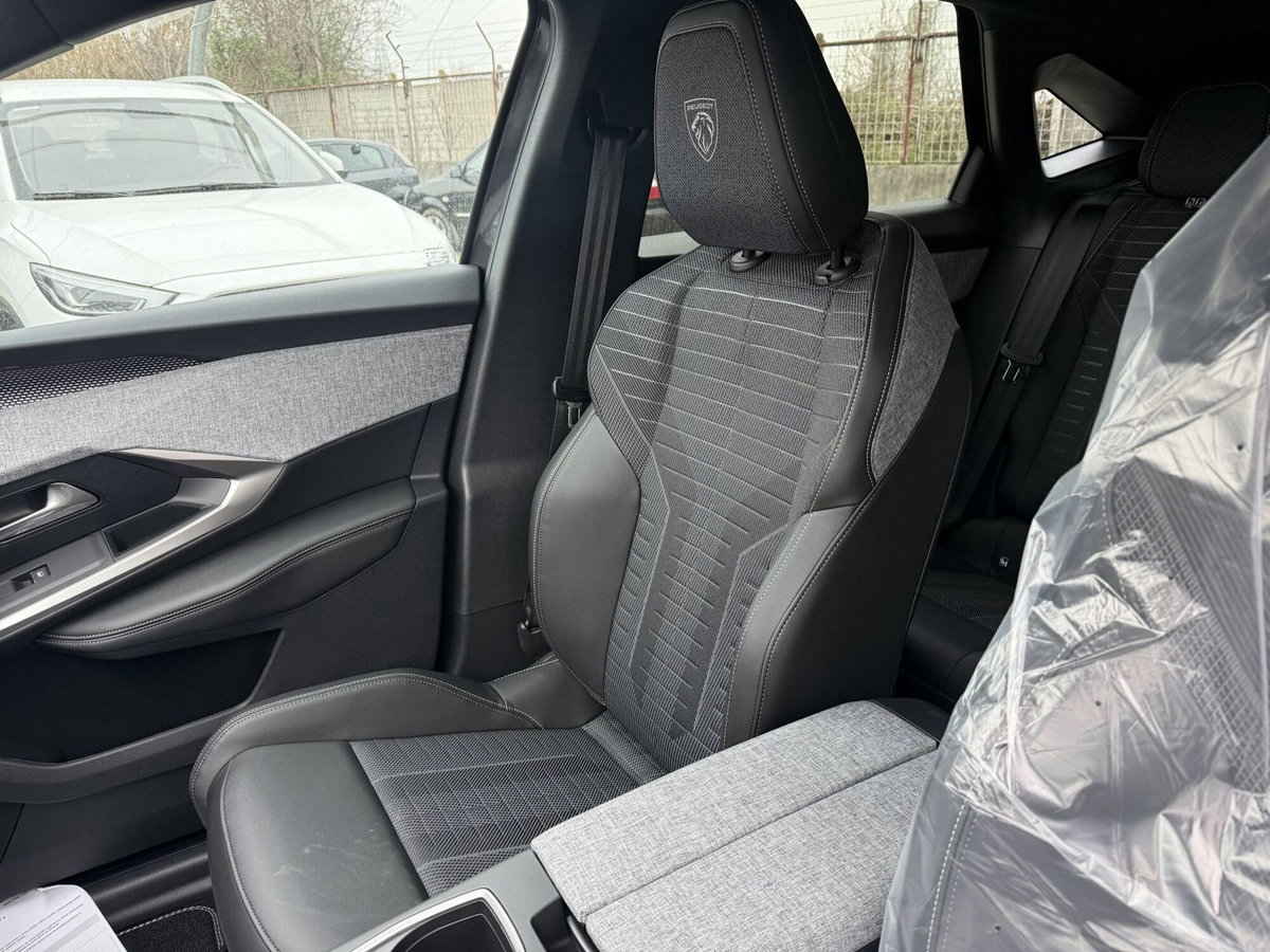 Peugeot 3008 1.2 hybrid GT Exclusive 145cv e-dcs6 (14)