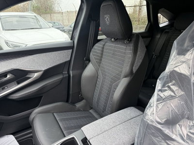 Peugeot 3008 1.2 hybrid GT Exclusive 145cv e-dcs6 (14)