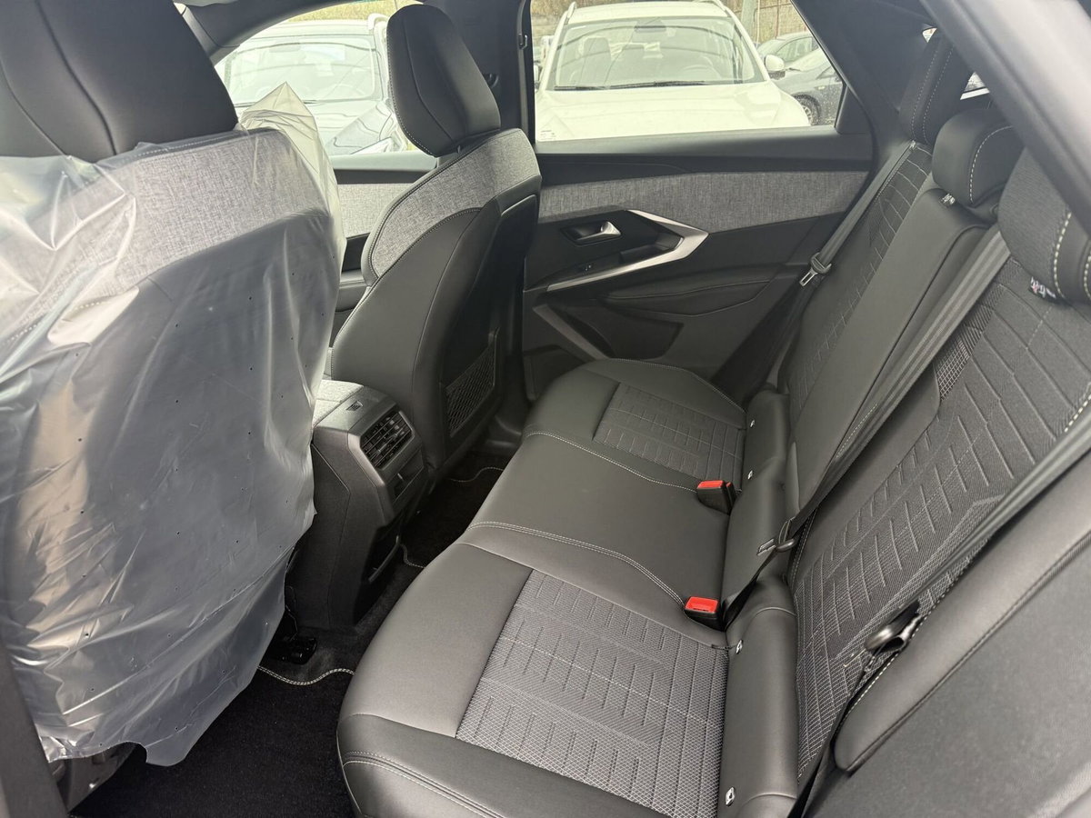 Peugeot 3008 1.2 hybrid GT Exclusive 145cv e-dcs6 (16)