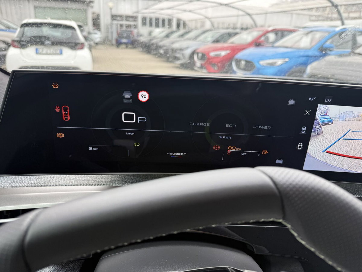 Peugeot 3008 1.2 hybrid GT Exclusive 145cv e-dcs6 (17)