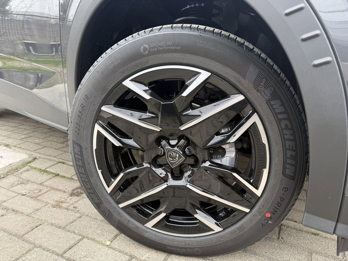 Peugeot 3008 1.2 hybrid GT Exclusive 145cv e-dcs6 (4)