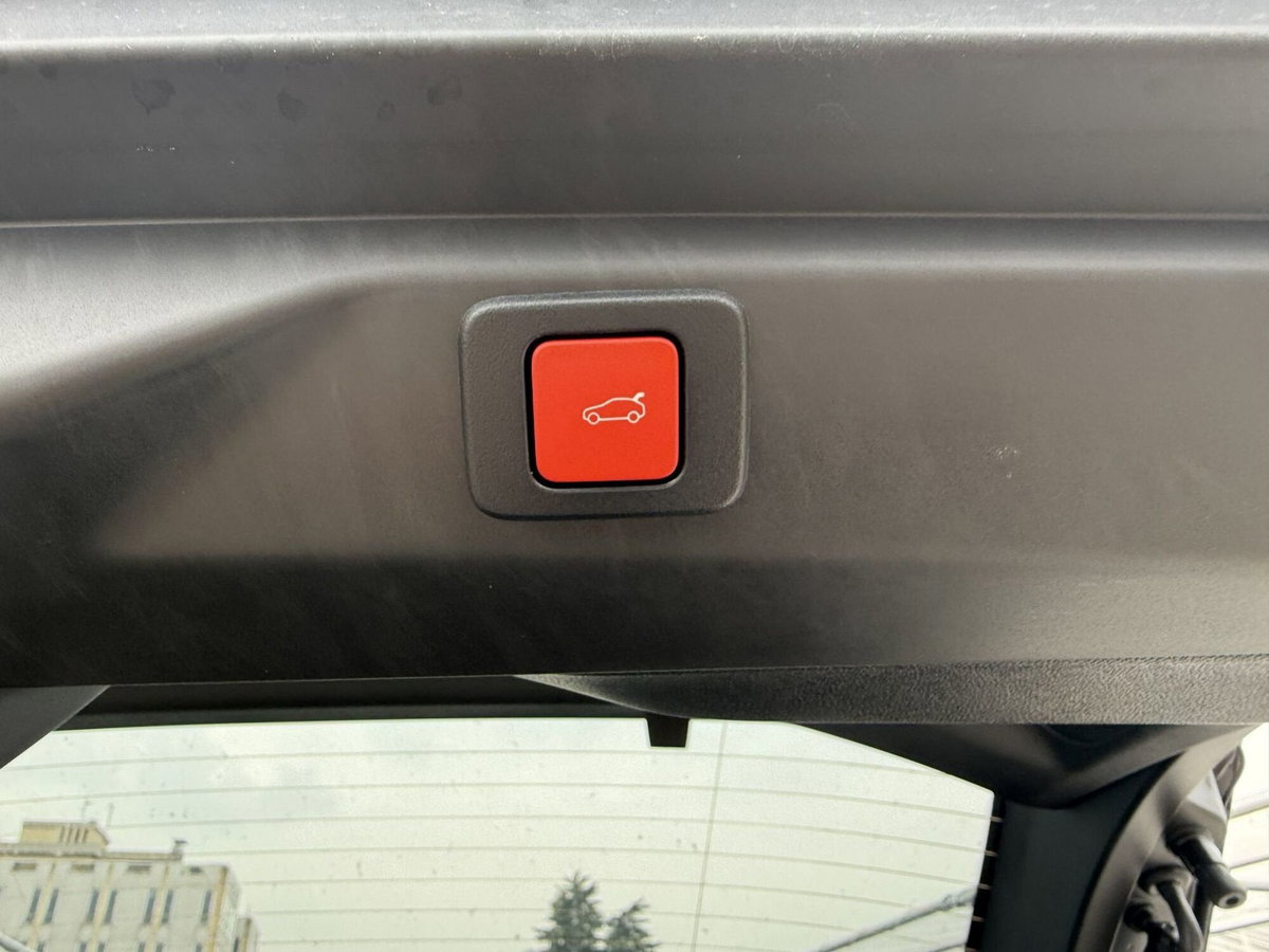 Peugeot 3008 1.2 hybrid GT Exclusive 145cv e-dcs6 (8)