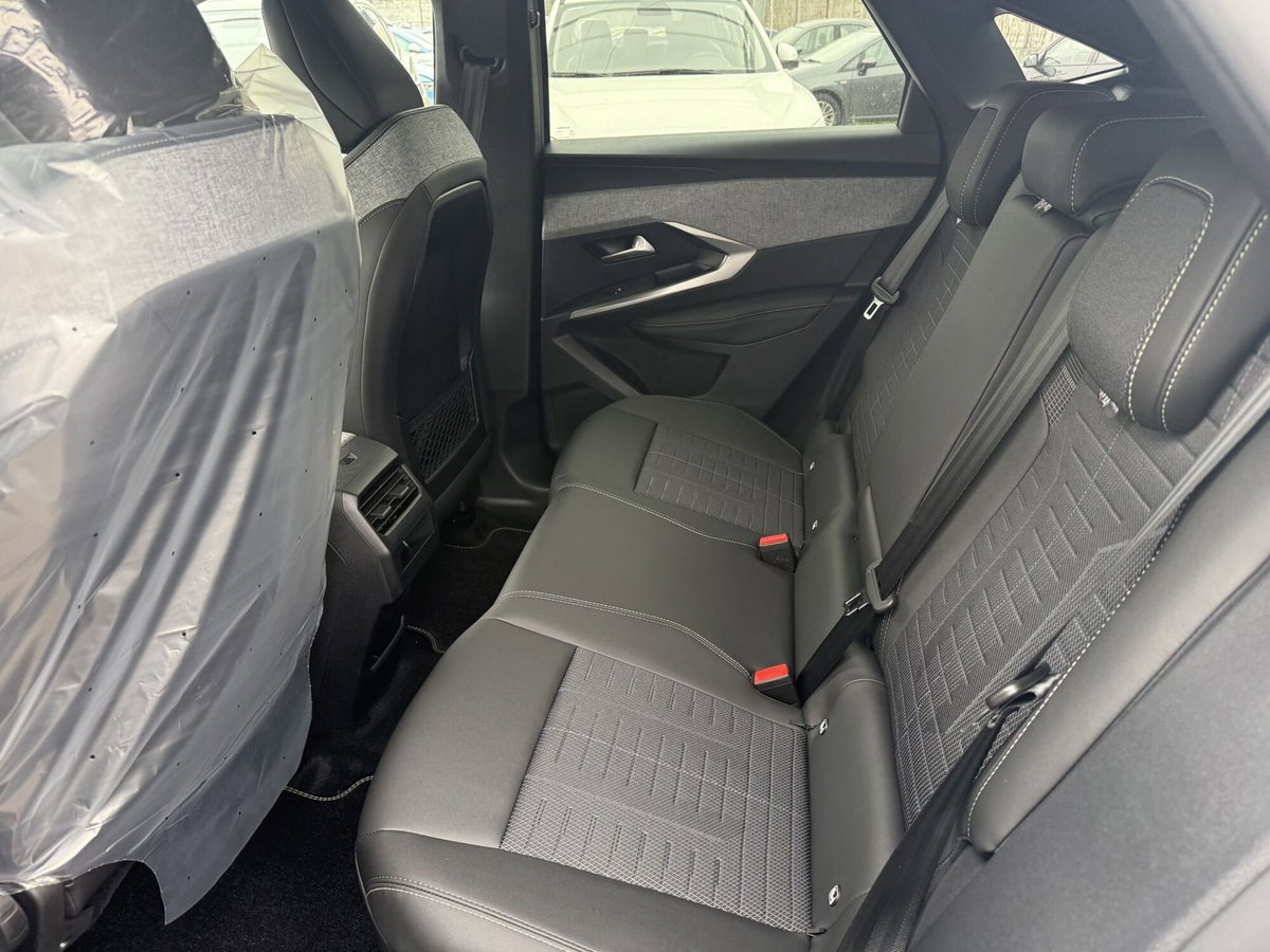 Peugeot 3008 73 kWh GT (10)