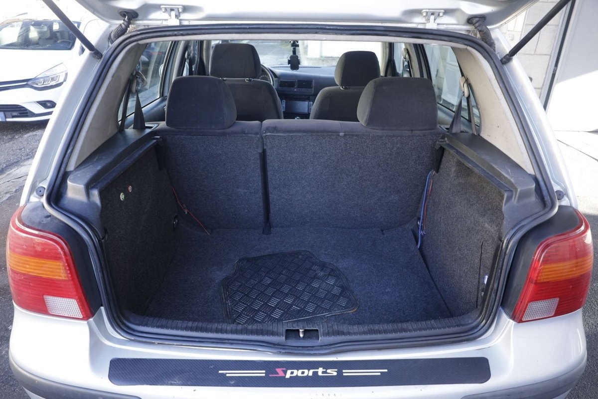 Volkswagen Golf 1.6 cat 5 porte Highline (18)