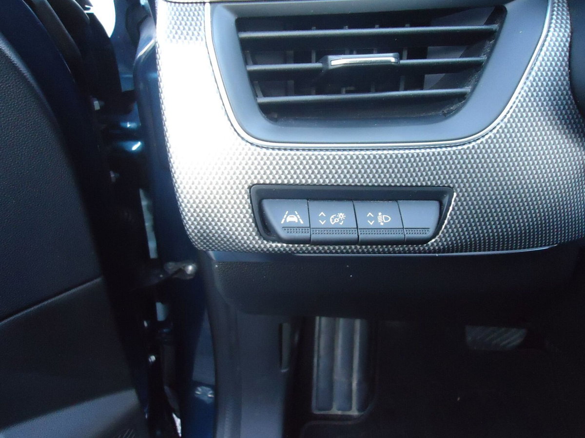 Renault Arkana Hybrid E-Tech 145 CV Techno (12)