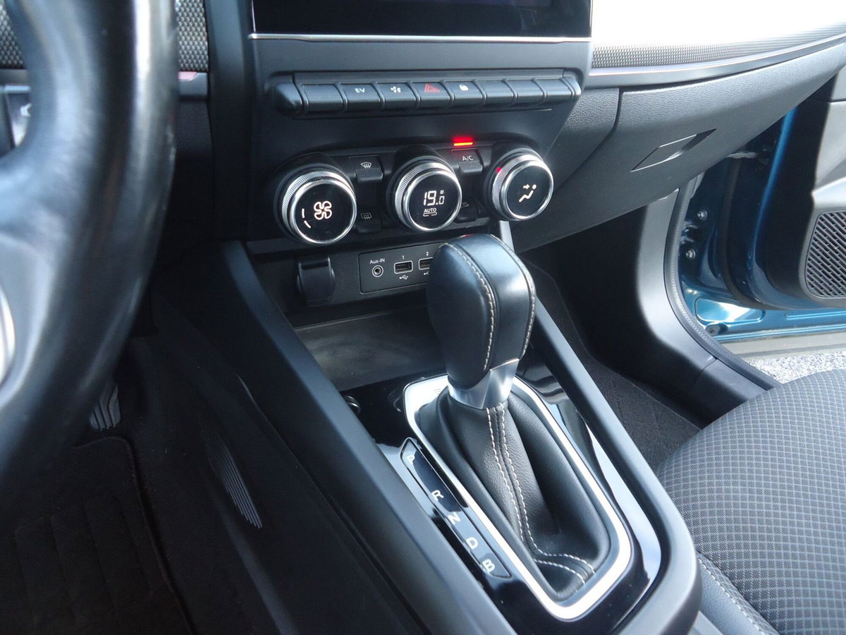 Renault Arkana Hybrid E-Tech 145 CV Techno (14)