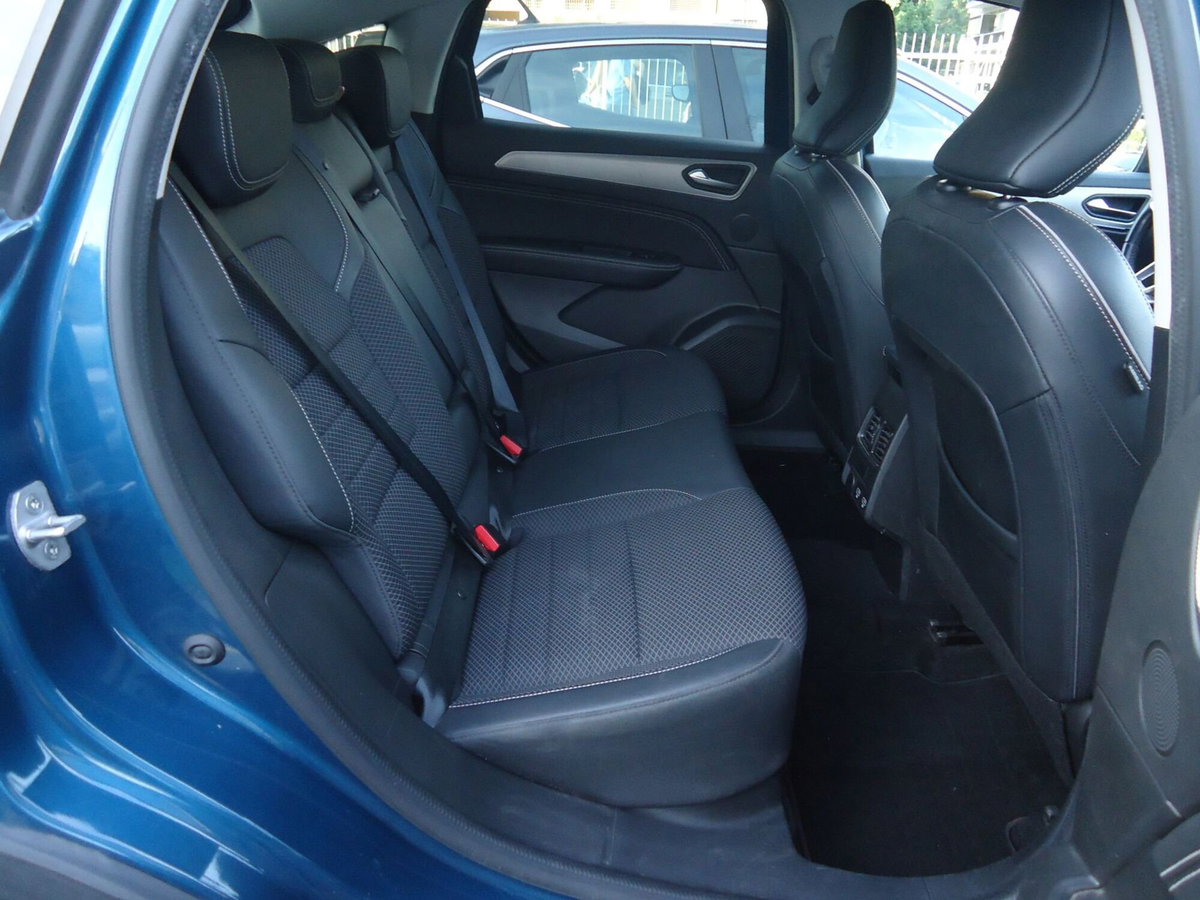 Renault Arkana Hybrid E-Tech 145 CV Techno (9)
