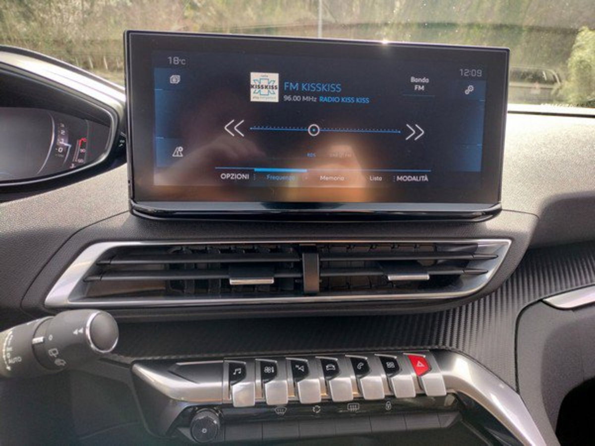 Peugeot 3008 BlueHDi 130 S&S EAT8 Allure (17)