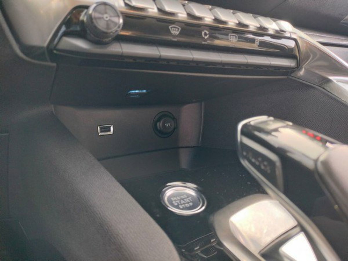 Peugeot 3008 BlueHDi 130 S&S EAT8 Allure (19)