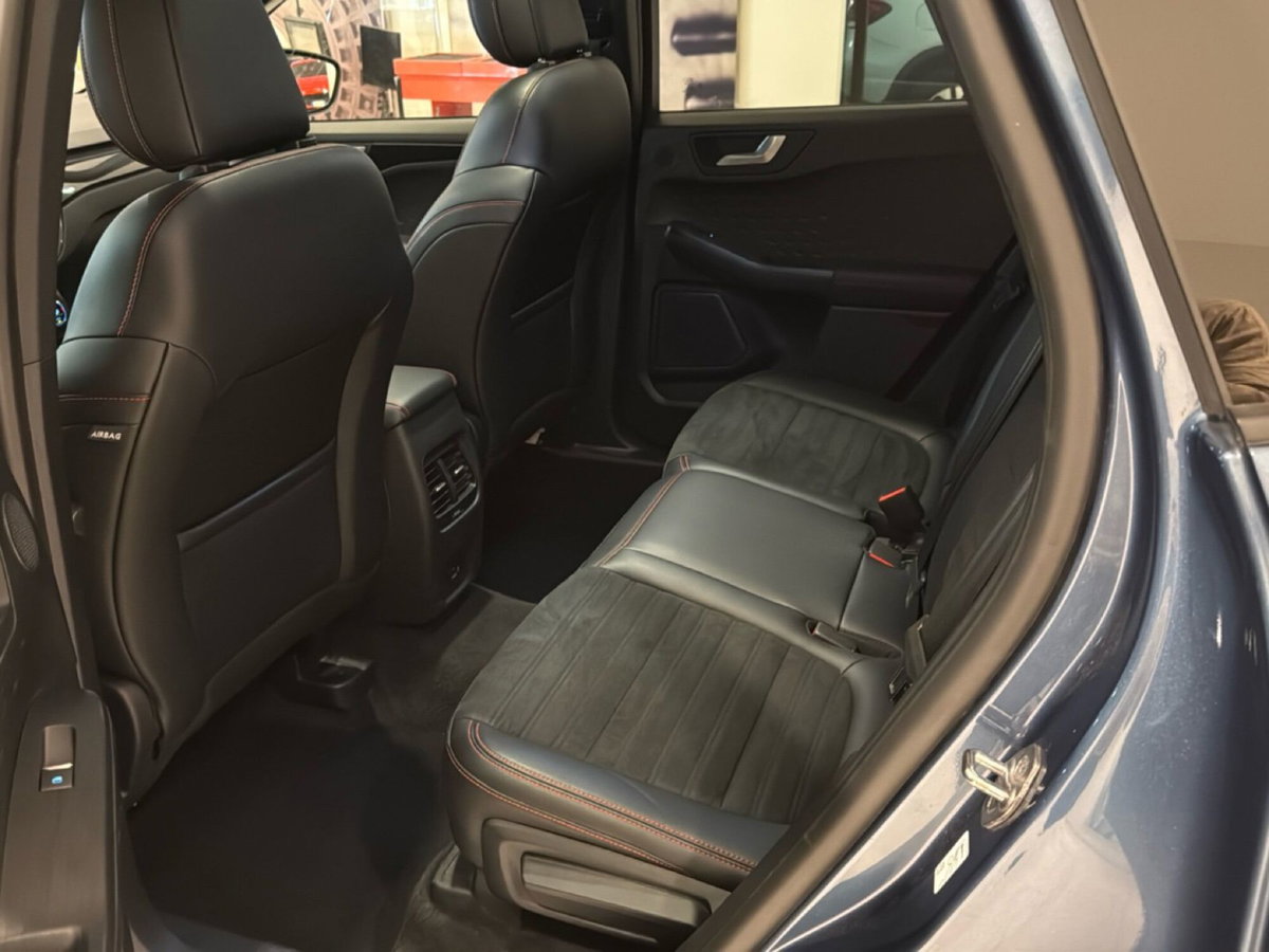 Ford Kuga 1.5 ecoboost ST-Line X 2wd 150cv (8)