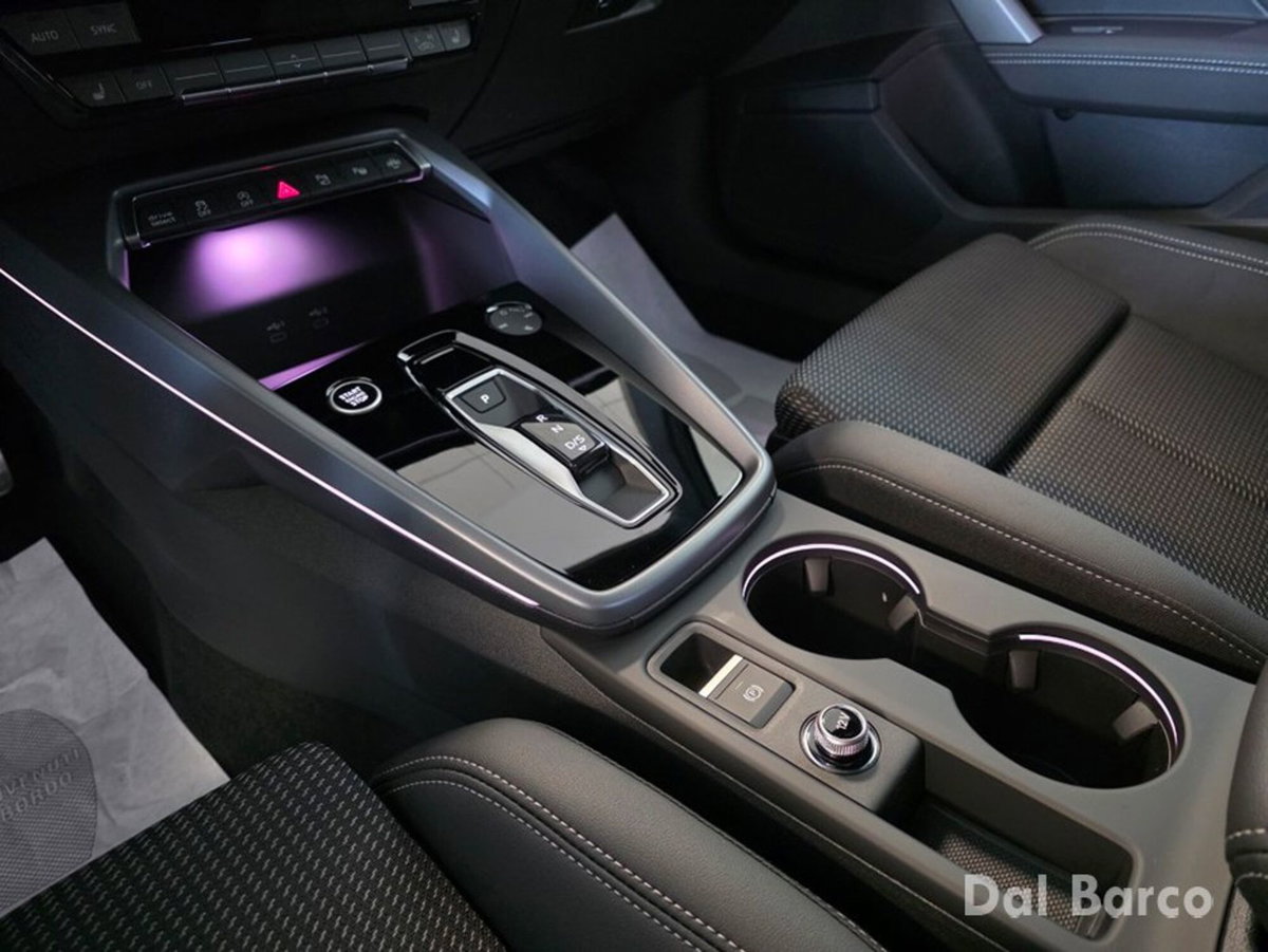 Audi A3 allstreet 2.0 tdi Identity Contrast 150cv s-tronic (19)