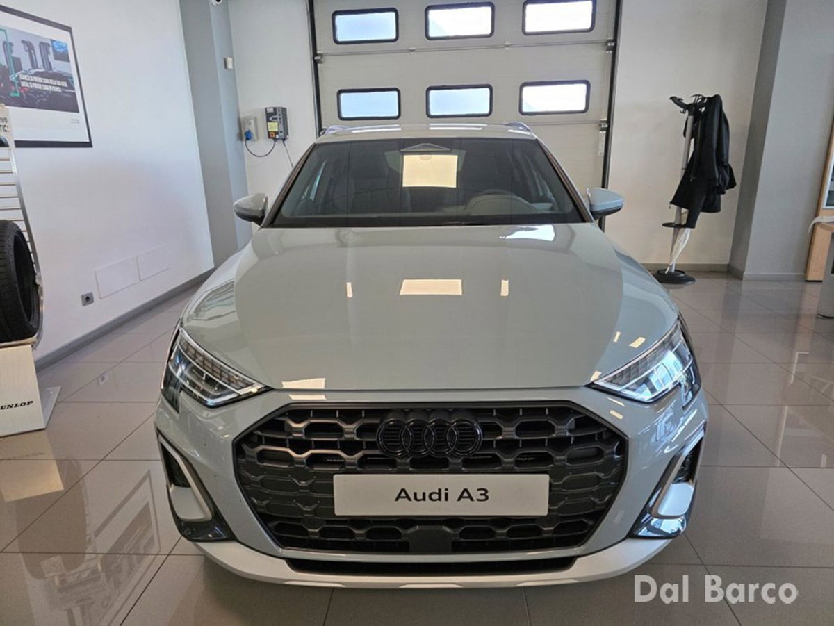 Audi A3 allstreet 2.0 tdi Identity Contrast 150cv s-tronic (2)