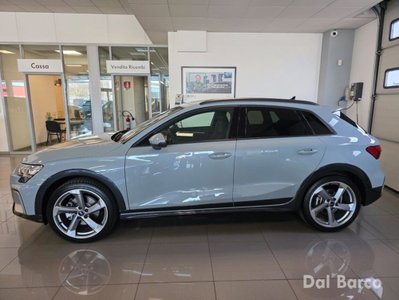 Audi A3 allstreet 2.0 tdi Identity Contrast 150cv s-tronic (3)