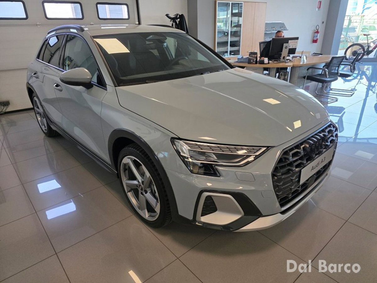 Audi A3 allstreet 2.0 tdi Identity Contrast 150cv s-tronic (4)