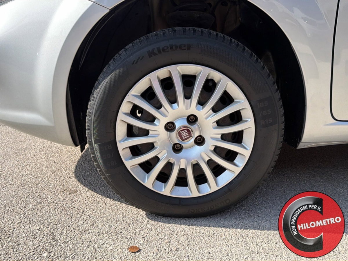 Fiat Punto 1.4 8V 5 porte Natural Power Street (11)
