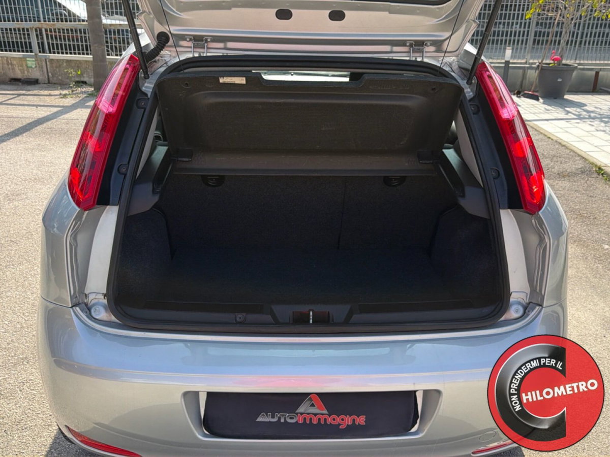 Fiat Punto 1.4 8V 5 porte Natural Power Street (9)
